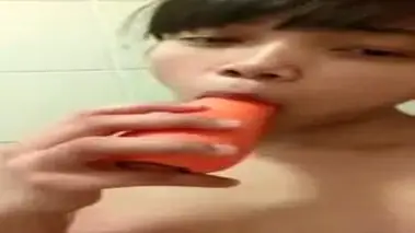 Dokumentasi Laura Cantik Live Bersantai Kasur